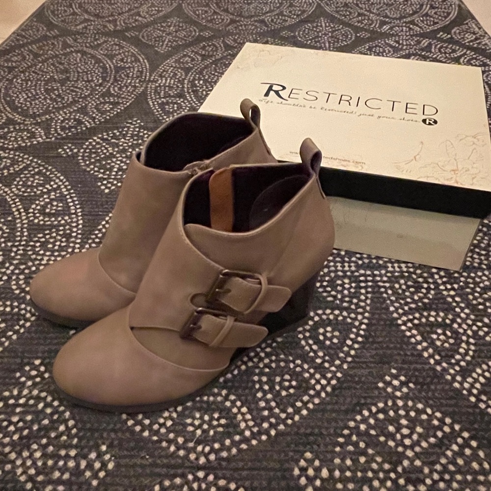 Wedged Ankle Boot - Picture 3 of 5